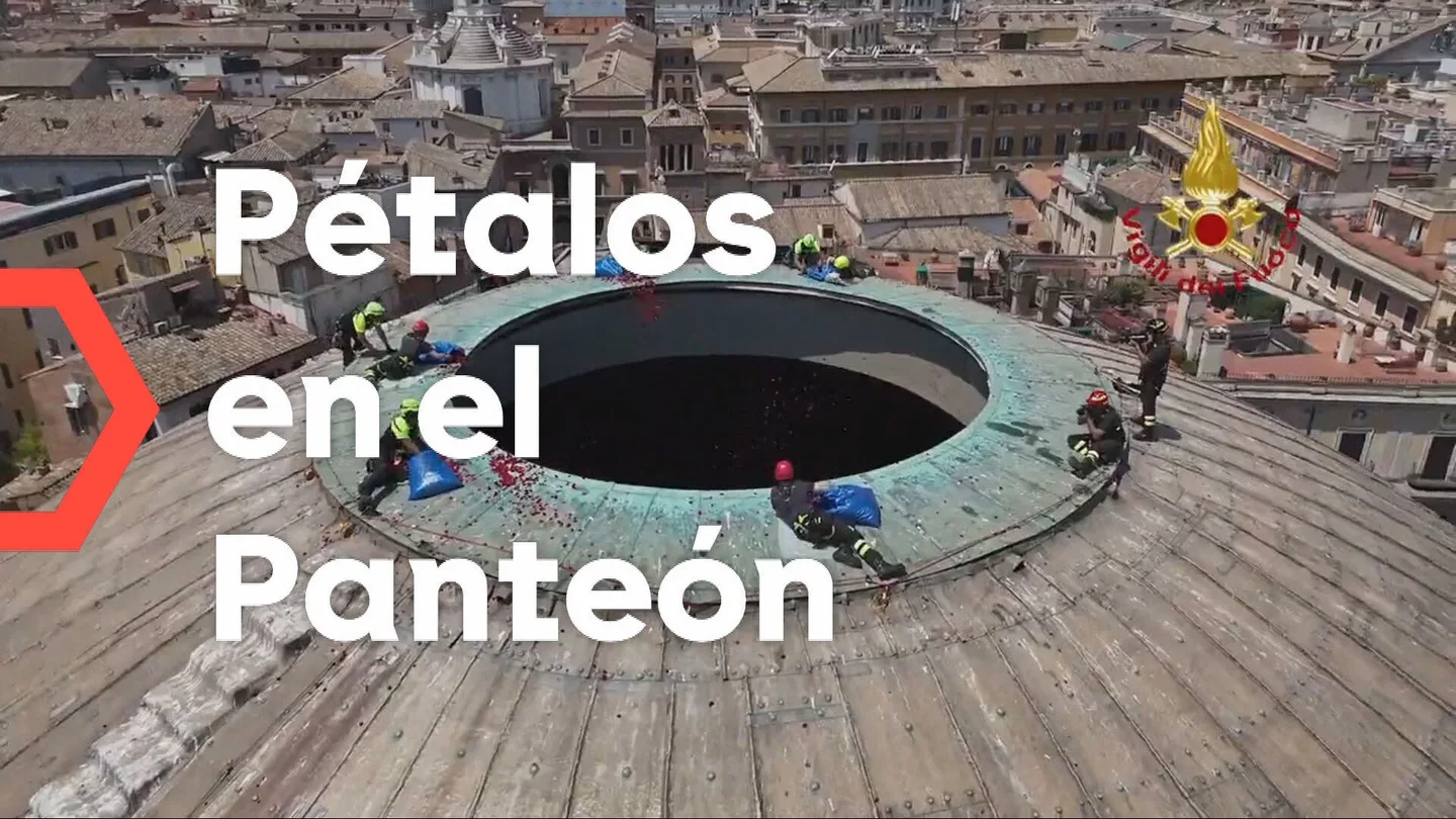Pétalos en el Panteón de Roma. Pétalos en el Panteón de Roma.