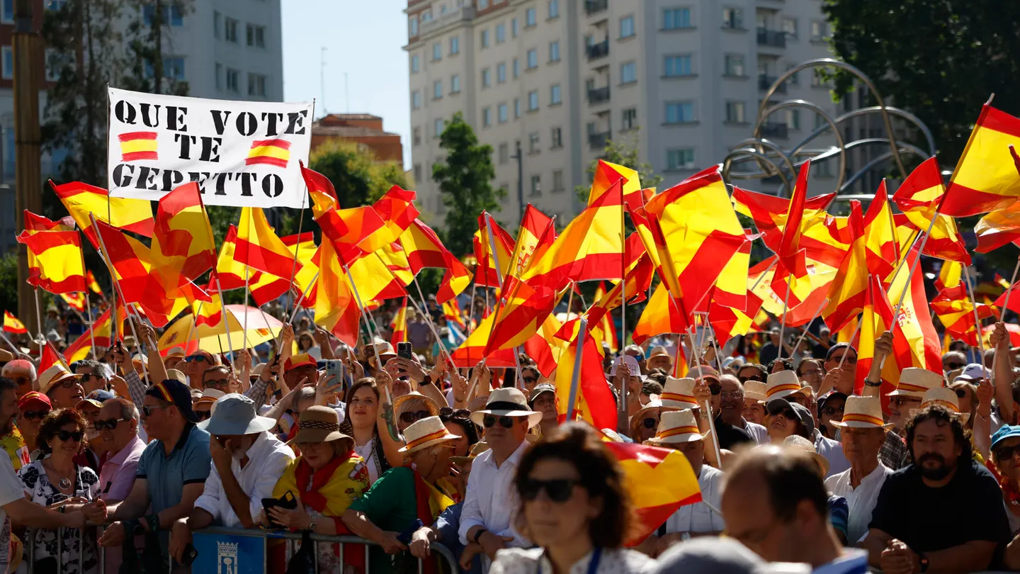 Protesta en Madrid contra el Gobierno convocada por el PP. Protesta en Madrid contra el Gobierno convocada por el PP.