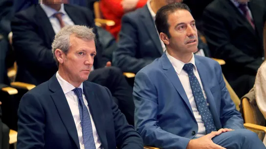 El presidente de la Xunta, Alfonso Rueda (i) junto al conselleiro de Pesca, Alfonso Villares El presidente de la Xunta, Alfonso Rueda (i) junto al conselleiro de Pesca, Alfonso Villares