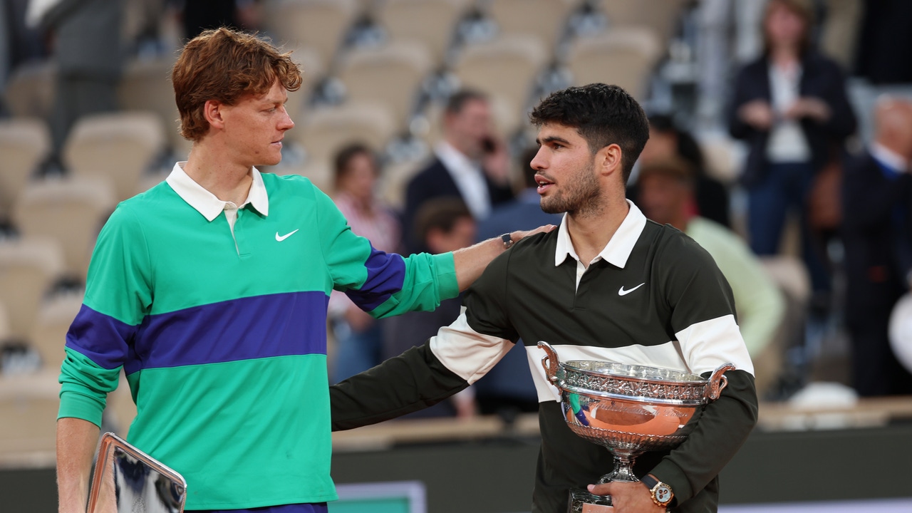 Alcaraz wint voor zestiende keer op rij en is halvefinalist op Queens