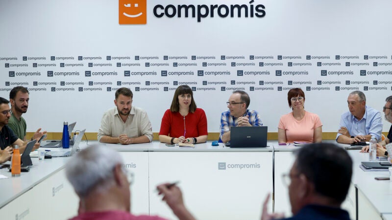 Vista general de la comisión ejecutiva de Compromís reunida para decidir acerca de su relación con Sumar