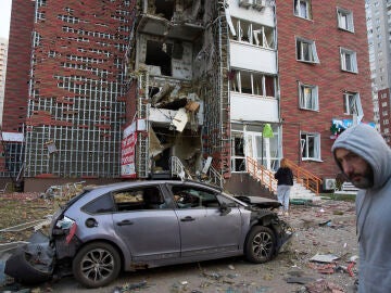 Un edificio dañado por un dron ruso en Kyiv, este martes. 
