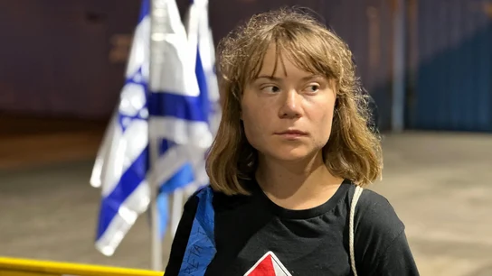 Imagen de Greta Thunberg distribuida por la Flotilla de la Libertad tras interceptar Israel el barco en el que llevaba ayuda a Gaza con otros activistas Imagen de Greta Thunberg distribuida por la Flotilla de la Libertad tras interceptar Israel el barco en el que llevaba ayuda a Gaza con otros activistas