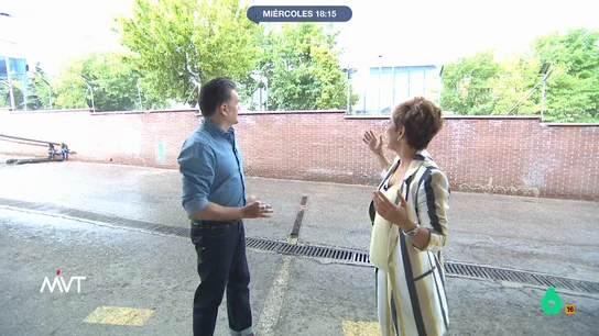 Cristina Pardo alucina con la tremenda granizada sobre Madrid: "Está cayendo lo más grande" Iñaki López y Cristina Pardo presencian desde el exterior del plató de Más Vale Tarde la espectacular granizada que está cayendo sobre Madrid: "Tenemos el coche aparcado ahí fuera, ya verás lo que nos encontramos", comenta el presentador.