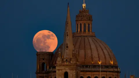 Luna de fresa en Malta Luna de fresa en Malta