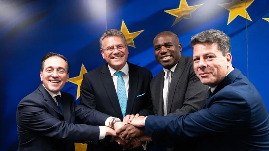 El ministro de Asuntos Exteriores, José Manuel Albares, celebra el acuerdo sobre Gibraltar con el comisario Maros Sefcovic, el ministro británico David Lammy y el ministro principal gibraltareño Fabian Picardo El ministro de Asuntos Exteriores, José Manuel Albares, celebra el acuerdo sobre Gibraltar con el comisario Maros Sefcovic, el ministro británico David Lammy y el ministro principal gibraltareño Fabian Picardo