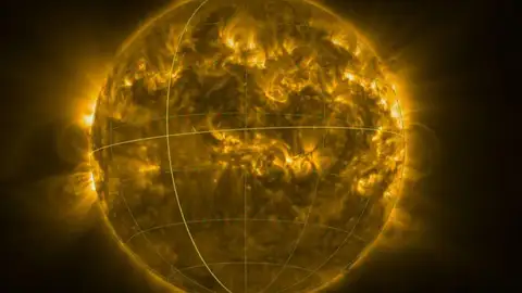 Imagen del Sol en la que se aprecian el ecuador y los polos Imagen del Sol en la que se aprecian el ecuador y los polos