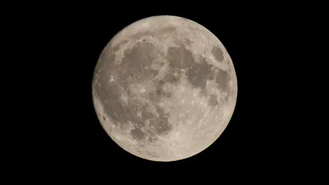 Luna de fresa en Sri Lanka Luna de fresa en Sri Lanka