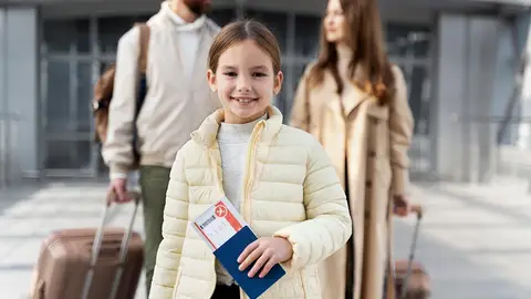 Familia en el aeropuerto Familia en el aeropuerto