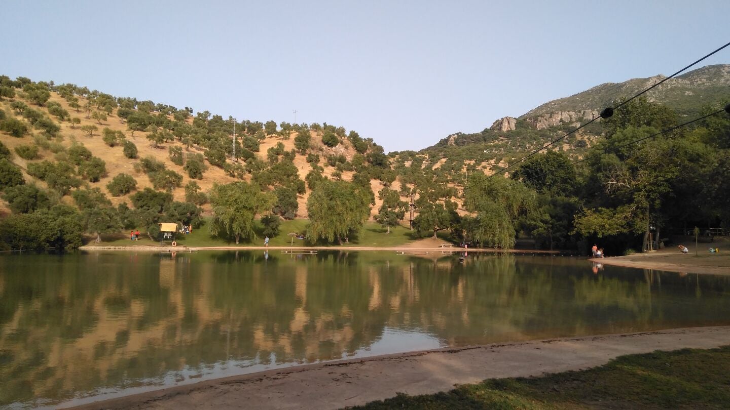 &Aacute;rea Recreativa Municipal La Playita en Arroyomolinos (Zahara de la Sierra, Espa&ntilde;a)