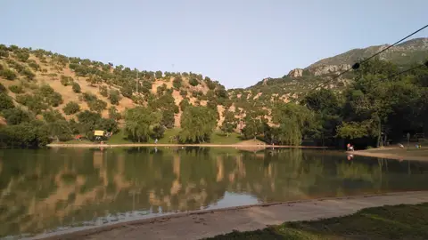 Área Recreativa Municipal La Playita en Arroyomolinos (Zahara de la Sierra, España) Área Recreativa Municipal La Playita en Arroyomolinos (Zahara de la Sierra, España)