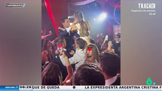 Jaime Lorente se casa con Marta Goenaga tras dos hijos: así fue su divertida boda a ritmo de 'Aserejé' Jaime Lorente se casa con Marta Goenaga tras dos hijos: así fue su divertida boda a ritmo de 'Aserejé'