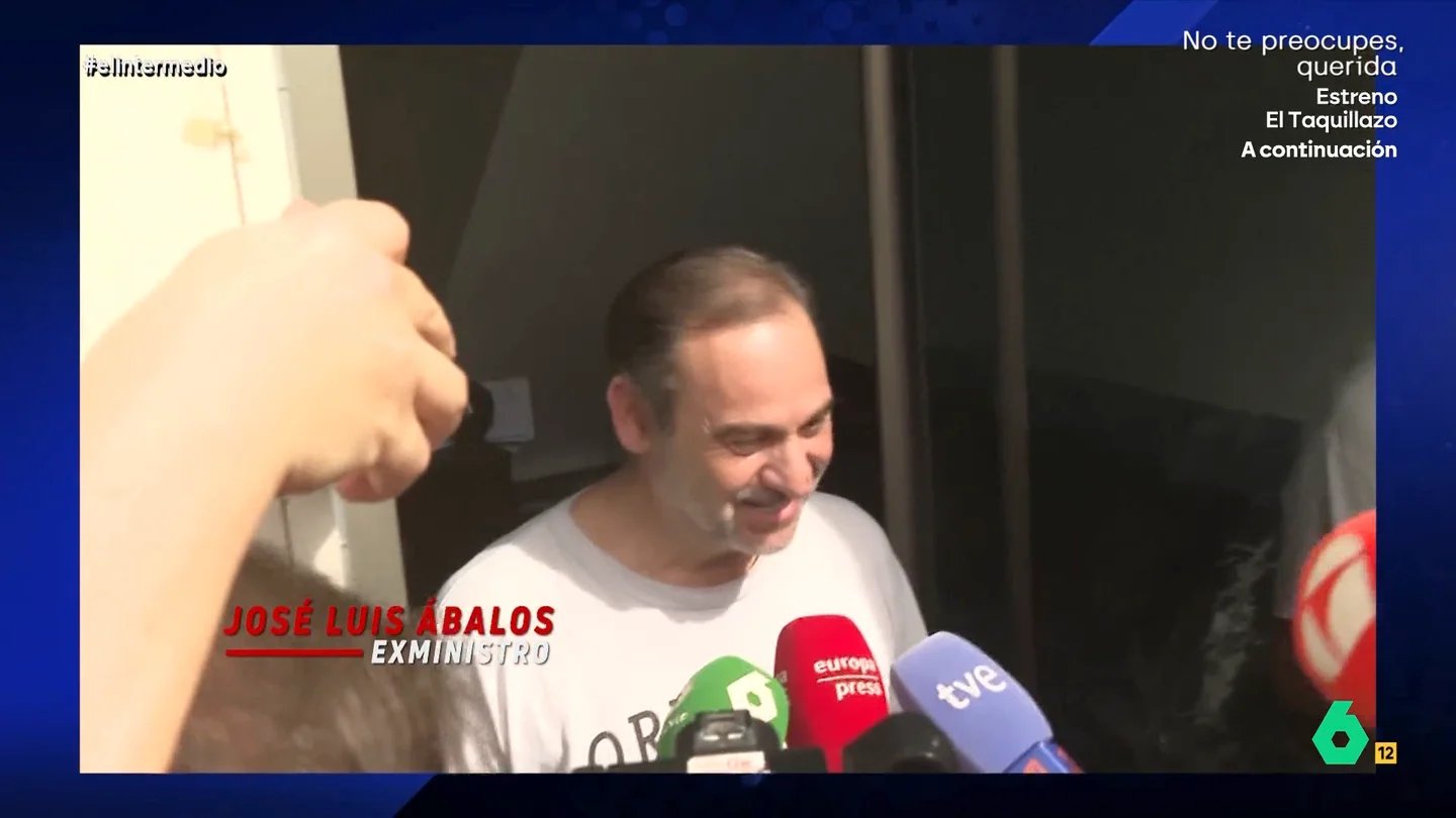 Wyoming alucina al ver a Ábalos ante los medios en camiseta: "Se ha marcado un Chenoa" Wyoming alucina al ver a Ábalos ante los medios en camiseta: "Se ha marcado un Chenoa"