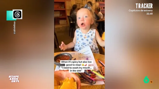 Así reacciona una niña después de probar por primera vez el picante: "¡Necesito lavarme la boca!" No te pierdas este vídeo viral protagonizado por una niña que se anima a probar un nacho con una salsa muy picante. Su reacción no tiene desperdicio.