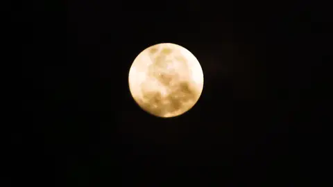 Luna de fresa en Indonesia Luna de fresa en Indonesia