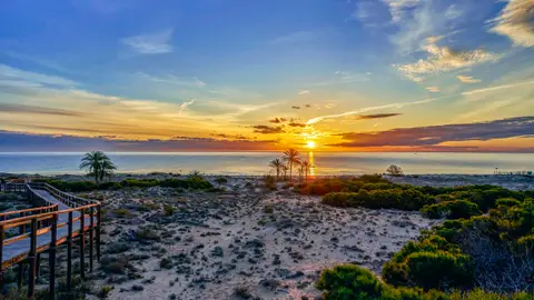 Playa de arena de Arenales del Sol en Elche, Alicante Playa de arena de Arenales del Sol en Elche, Alicante
