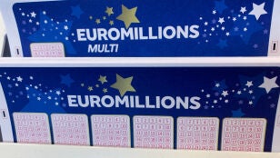 Varias papeletas para participar en un sorteo de Euromillones en una gasolinera de Bastogne (B&eacute;lgica) en julio de 2023