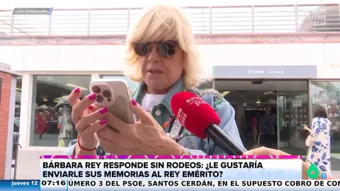 Angie Cárdenas sugiere a Bárbara Rey que regale al rey emérito sus memorias... con dedicatoria incluida: "Nos encantaría saber cuál es" Angie Cárdenas sugiere a Bárbara Rey que regale al rey emérito sus memorias... con dedicatoria incluida: "Nos encantaría saber cuál es"