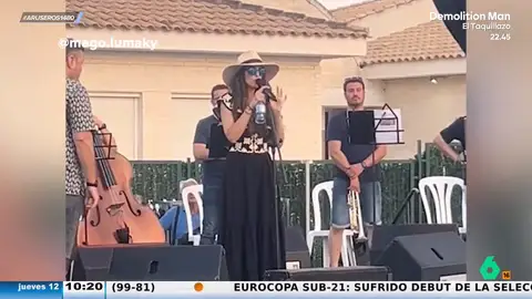 Nuria Fergó monta en cólera sobre el escenario y suspende un concierto: "Ya no puedo más, hay que respetar a los artistas" Nuria Fergó monta en cólera sobre el escenario y suspende un concierto: "Ya no puedo más, hay que respetar a los artistas"