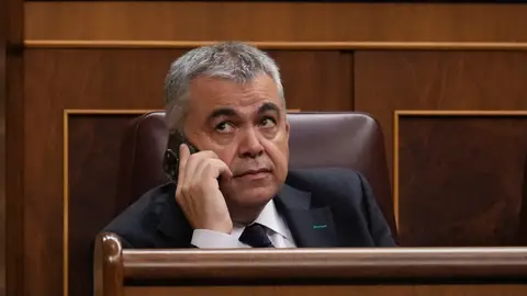 El diputado socialista Santos Cerdán durante el pleno celebrado este jueves en la Cámara Baja. El diputado socialista Santos Cerdán durante el pleno celebrado este jueves en la Cámara Baja.