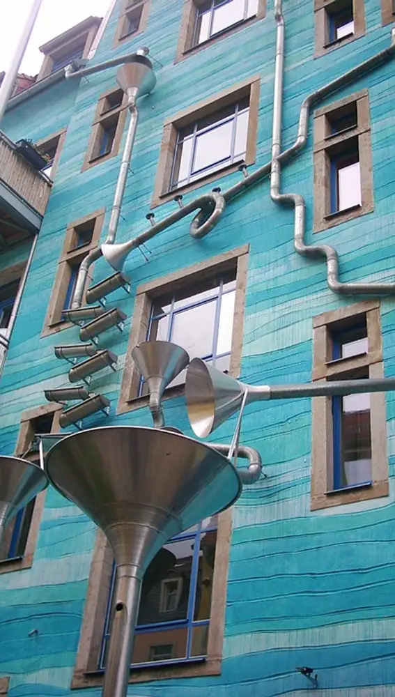 Fachada azul del Patio Kunsthofpassage en Dresden Fachada azul del Patio Kunsthofpassage en Dresden