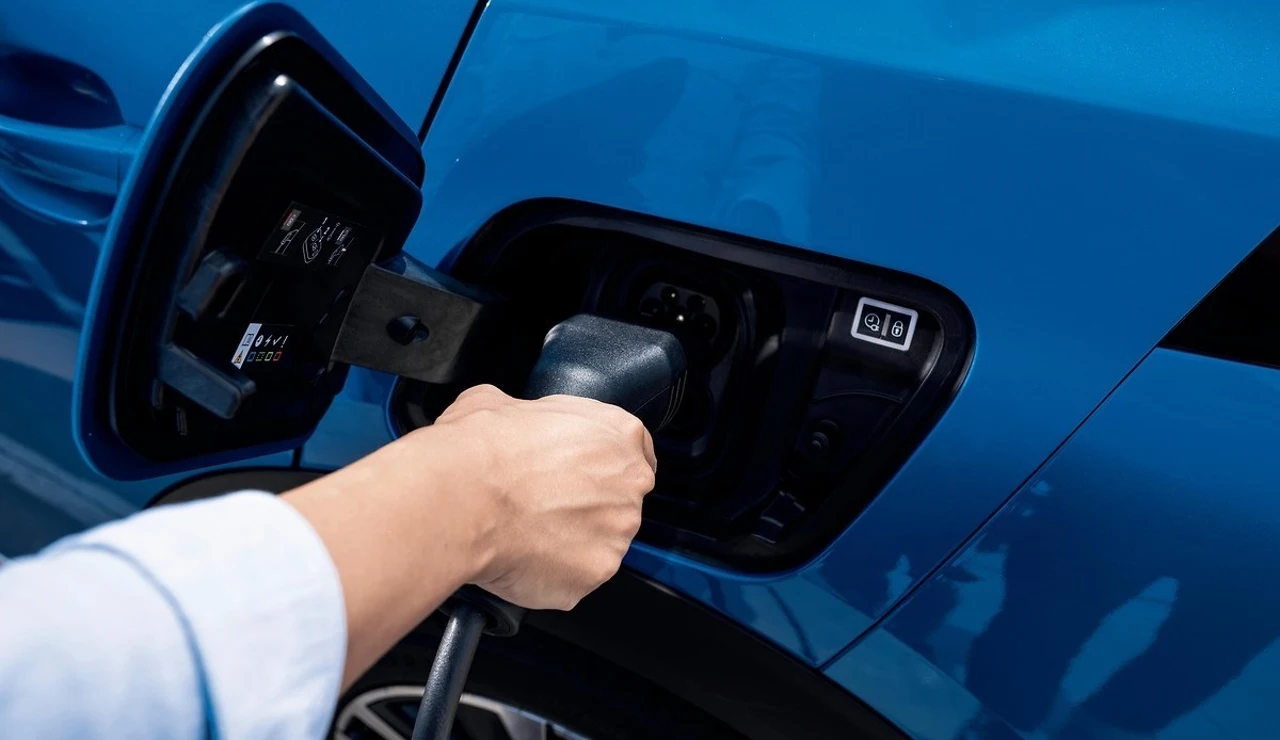 Punto de carga de un coche eléctrico.