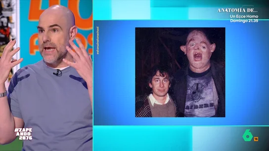 'Los Goonies' cumplen 40 años: Alberto Rey repasa las claves de su éxito La película se estrenó en junio de 1985 y logró conquistar al público. El periodista indica que al frente de la película había un trío de ases: Steven Spielberg, Chris Columbus y Richard Donner.