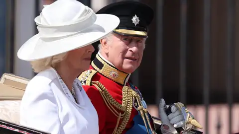 Carlos III en el desfile militar en Londres Carlos III en el desfile militar en Londres