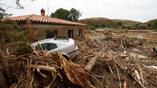 Estado del municipio de Azuara (Zaragoza), que amaneció bajo un sol radiante que contrasta con la desolación de sus calles, cubiertas de barro Estado del municipio de Azuara (Zaragoza), que amaneció bajo un sol radiante que contrasta con la desolación de sus calles, cubiertas de barro