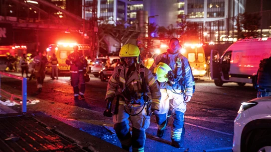 Bomberos en Tel Aviv, Israel. Bomberos en Tel Aviv, Israel.