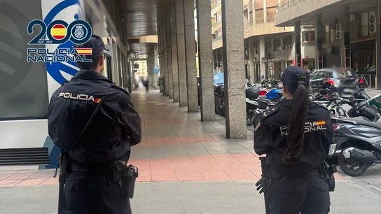 Agentes de la Policía Nacional en Elche, Alicante. Agentes de la Policía Nacional en Elche, Alicante.