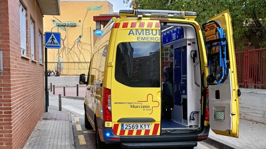 Fotografía de archivo de una ambulancia de la Región de Murcia. Fotografía de archivo de una ambulancia de la Región de Murcia.