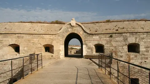 La Fortaleza de la Mola La Fortaleza de la Mola