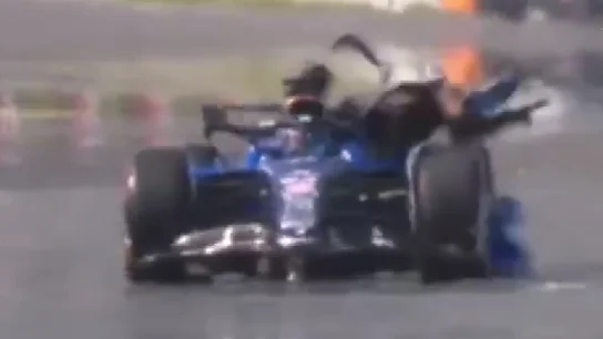Así explotó la cubierta motor del Williams de Alex Albon en Canadá Así explotó la cubierta motor del Williams de Alex Albon en Canadá