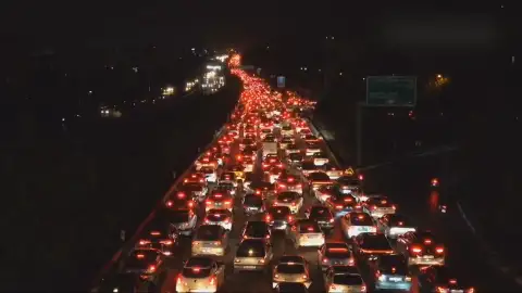 Una carretera colapsada en Teherán Una carretera colapsada en Teherán