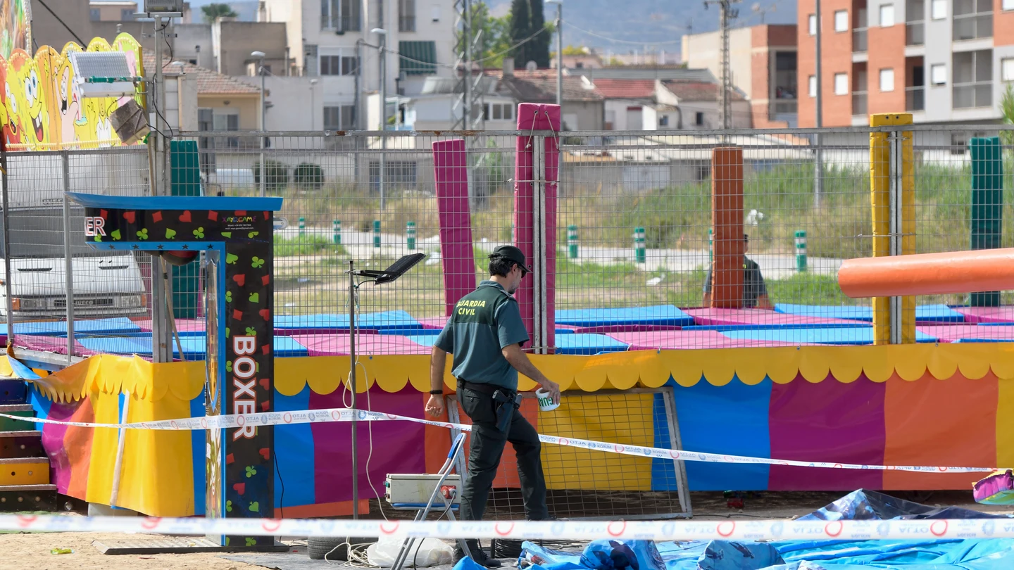 Un agente de la Guardia Civil en el lugar en el que ocurrieron los hechos, a 15 de junio de 2025, en Alquerías, Murcia Un agente de la Guardia Civil en el lugar en el que ocurrieron los hechos, a 15 de junio de 2025, en Alquerías, Murcia