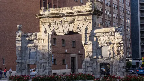Puerta de Zaragoza Puerta de Zaragoza