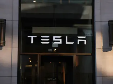 Exterior de una tienda de Tesla en Berlín, Alemania Exterior de una tienda de Tesla en Berlín, Alemania