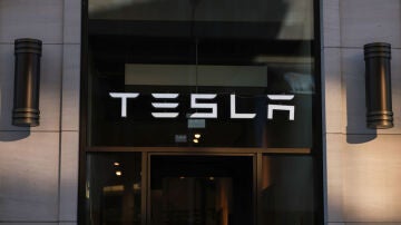 Exterior de una tienda de Tesla en Berlín, Alemania