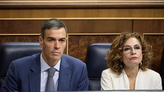 El presidente del Gobierno, Pedro Sánchez, y la vicepresidenta primera, María Jesús Montero El presidente del Gobierno, Pedro Sánchez, y la vicepresidenta primera, María Jesús Montero