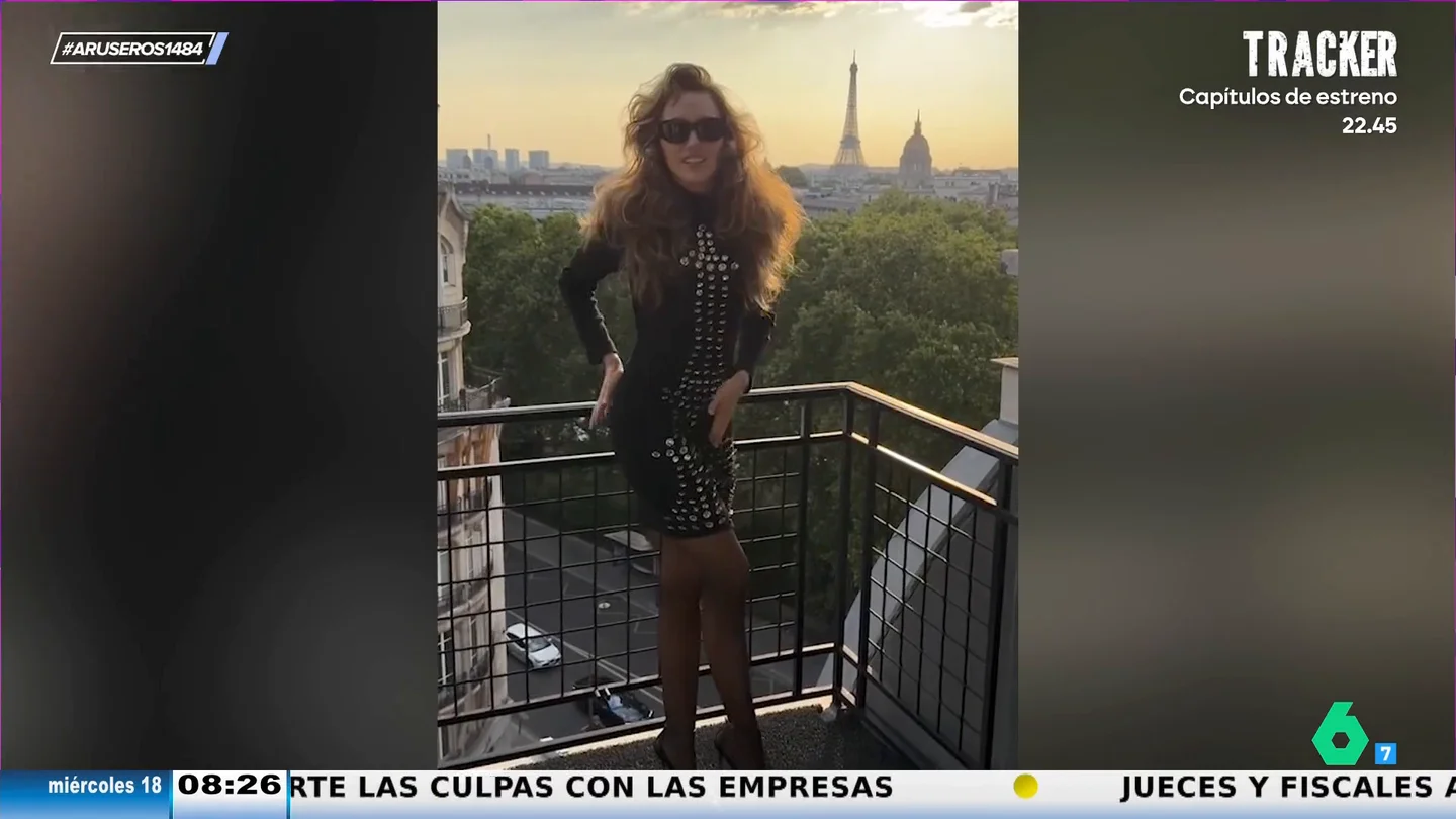 Miley Cyrus sorprende a Alfonso Arús con su original vestido en Francia: "Es muy 'Emily in París'" Miley Cyrus sorprende a Alfonso Arús con su original vestido en Francia: "Es muy 'Emily in París'"