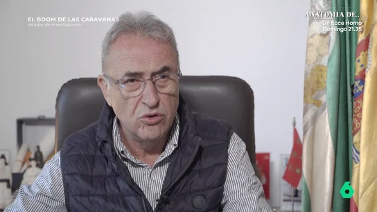 El alcalde de Tarifa, sobre el turismo masivo de caravanas: "Hay gente que piensa que puede aparcar donde quiera" El alcalde de Tarifa, sobre el turismo masivo de caravanas: "Hay gente que piensa que puede aparcar donde quiera"