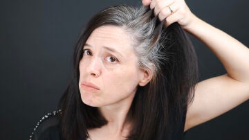 mujer con canas