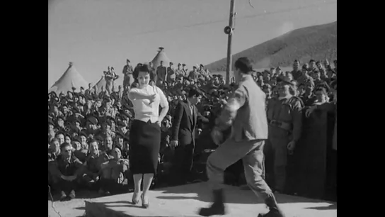 De Carmen Sevilla con Franco a Katy Perry en Afganistán: las otras actuaciones propagandísticas como la de Marta Sánchez en el Golfo De Carmen Sevilla con Franco a Katy Perry en Afganistán: las otras actuaciones propagandísticas como la de Marta Sánchez en el Golfo