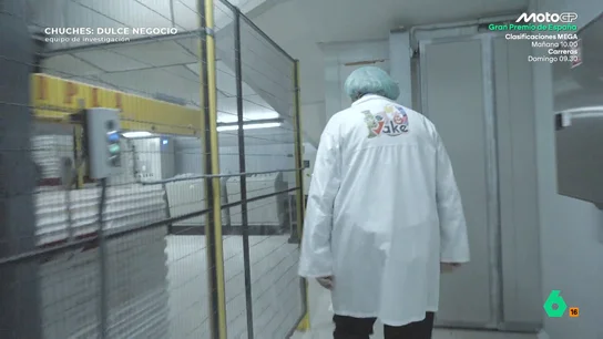 Equipo de Investigación entra en una empresa que accede a mostrar cómo elaboran sus golosinas: "Es todo en polvo, excepto la glucosa" Equipo de Investigación entra en una empresa que accede a mostrar cómo elaboran sus golosinas: "Es todo en polvo, excepto la glucosa"