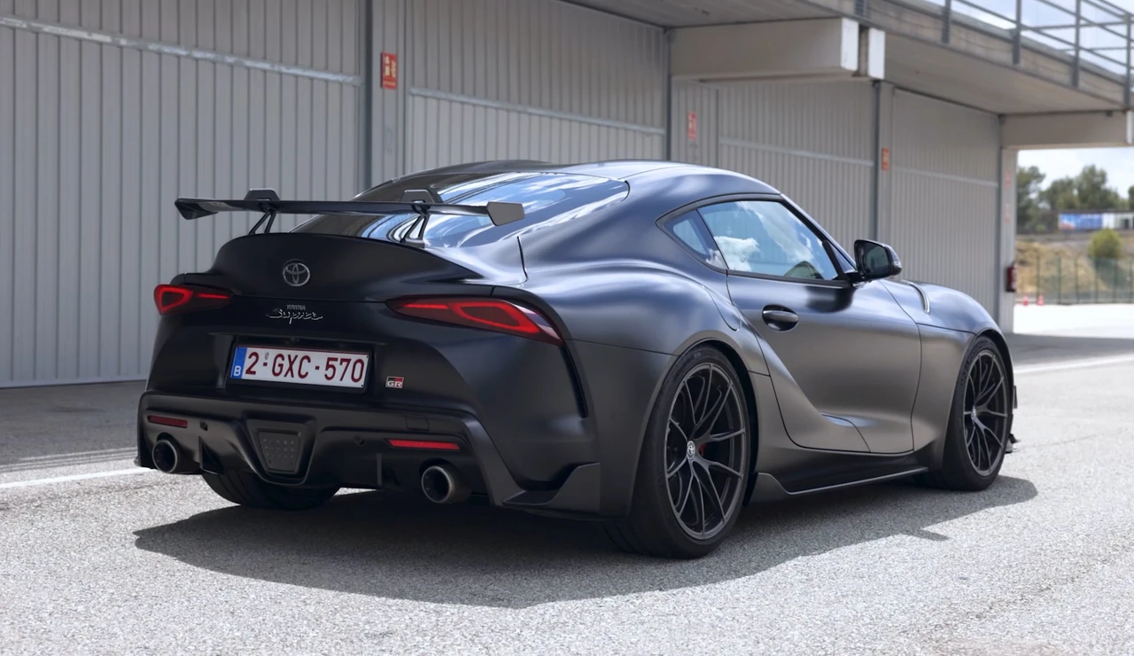 Toyota Gr Supra en color negro mate