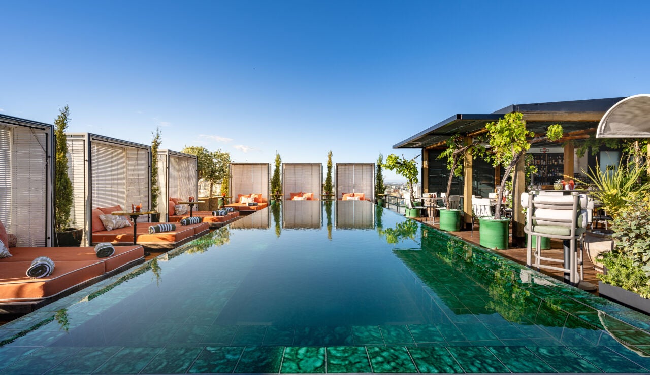 Piscina de Picos Pardos, restaurante en la azotea de Bless Hotel Madrid