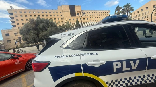 Un coche de la Policía Local de Valencia, en una imagen de archivo. Un coche de la Policía Local de Valencia, en una imagen de archivo.