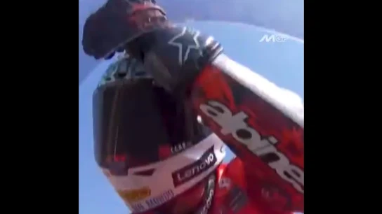 El llamativo gesto de Bagnaia a Márquez con el brazo cuando le robó la pole en Mugello El llamativo gesto de Bagnaia a Márquez con el brazo cuando le robó la pole en Mugello
