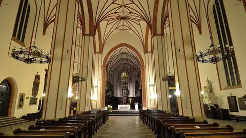Interior de la Catedral de San Juan de Varsovia Interior de la Catedral de San Juan de Varsovia